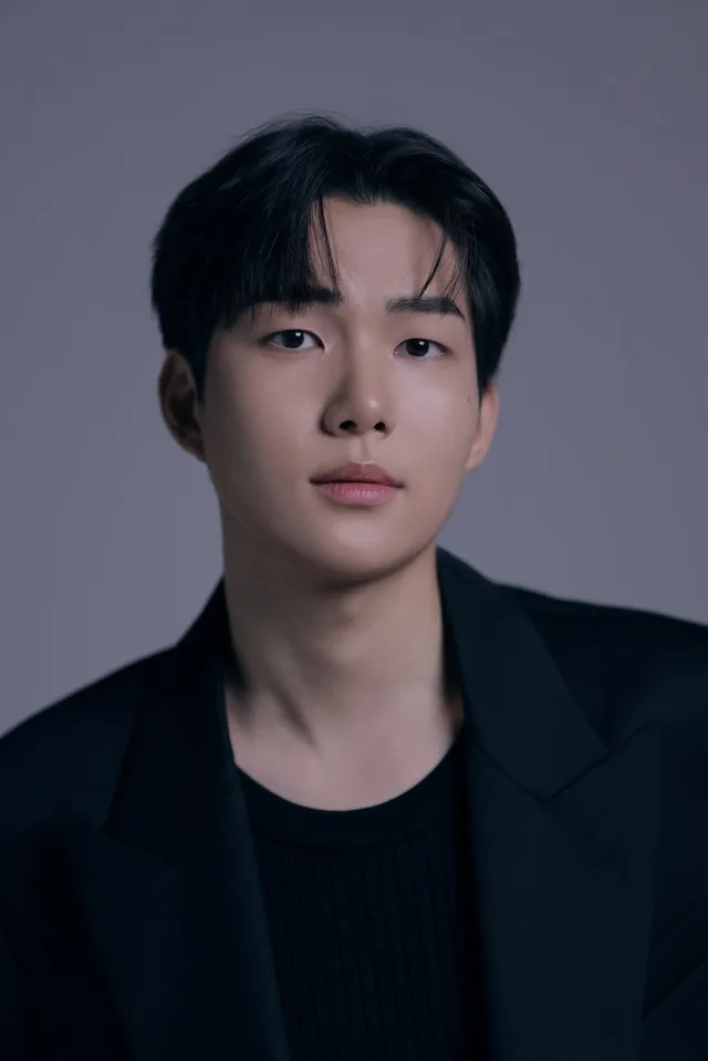 Tang Junsang เซ็นสัญญาเข้าสังกัด Billions ร่วมค่ายกับ Lee Junyoung
