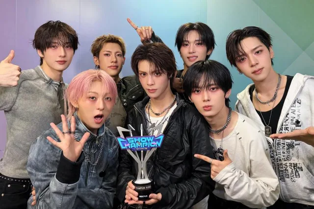 NouerA คว้าชัยชนะครั้งแรกบนเวที "Show Champion" ด้วยเพลง ".exe"