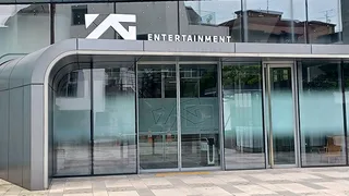 สาวปริศนาบุกทุบ YG HQ ด้วยไม้กอล์ฟ ตำรวจรวบตัวแล้ว!