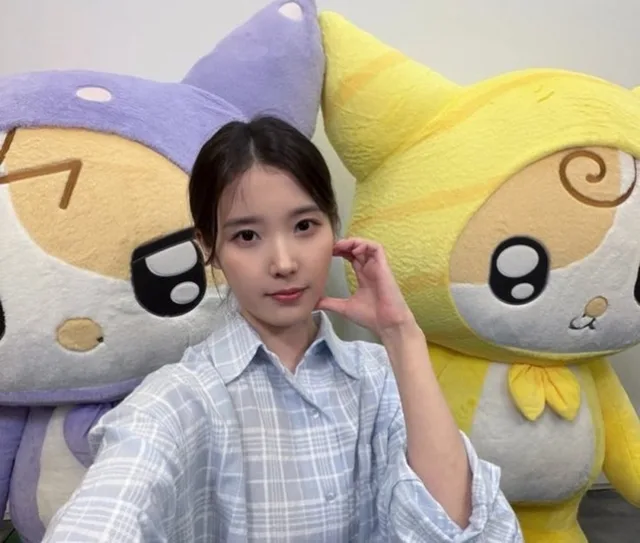 IU ทักทายแฟนคลับ 'UAENA' หลังประกาศเลื่อนคัมแบ็ก