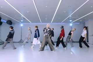 Stray Kids ปล่อยคลิปซ้อมเต้นเพลง “This & That” โชว์สเต็ปเป๊ะปัง!