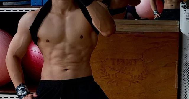 นักแสดงหนุ่มสามีไอดอลโชว์กล้ามแน่นเปรี๊ยะ!