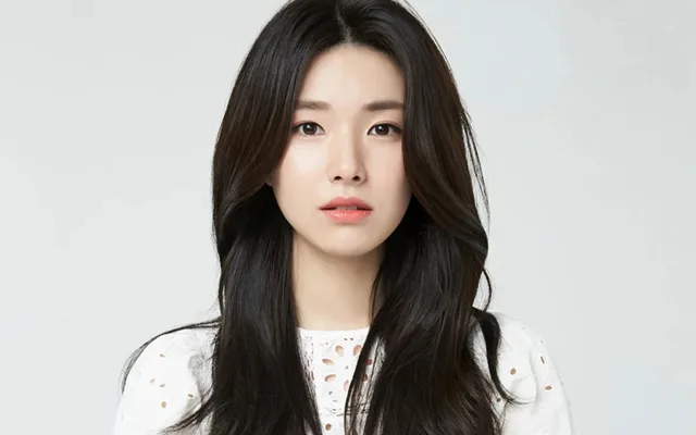 Ha Young ยังเดินหน้าทำงานต่อ แม้มีประเด็นร้อนเรื่องปู่ทวดถูกกล่าวหาว่ามีส่วนเกี่ยวข้องกับญี่ปุ่น