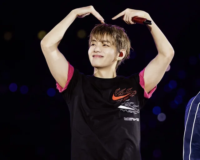 V สมาชิก BTS เผยกำลังรักษาอาการบกพร่องทางการได้ยินมานานกว่า 2 ปี