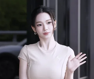 Karina ทำแฟนคลับถึงกับต้องปิดปาก หลังเห็นแฟนหนุ่มอึ้งในคอนเสิร์ต aespa