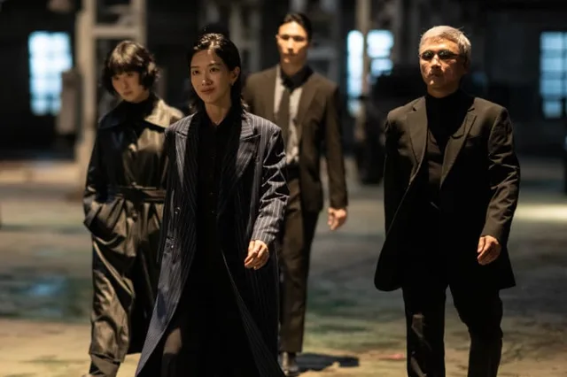 Jung Yoonha เผยเบื้องหลังการแสดงหลายภาษาใน 'A Shop for Killers' ซีซัน 2