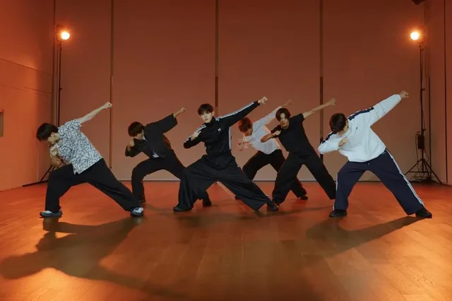 KickFlip โชว์สเต็ปสุดปังใน Dance Practice เพลง “God’s Menu” ของ Stray Kids