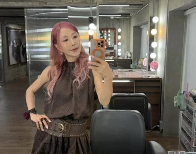 Shoo อดีตสมาชิก S.E.S. แปลงโฉมผมสีชมพูสุดจี๊ด พร้อมลุยธุรกิจเครื่องสำอางเต็มตัว!