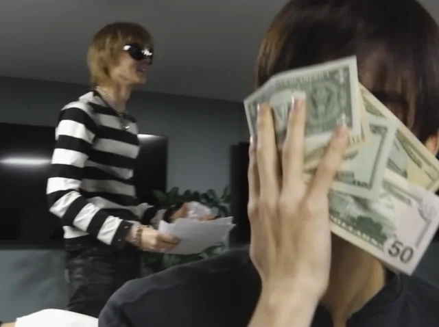 CORTIS พาสำรวจโลกของเงินใน Visualizer เพลง 'MONEYMONEYMONEY'