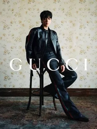 เสื้อแจ็กเก็ตหนัง Gucci ที่ Jin วง BTS ใส่ ขายหมดเกลี้ยงในวันเดียว!