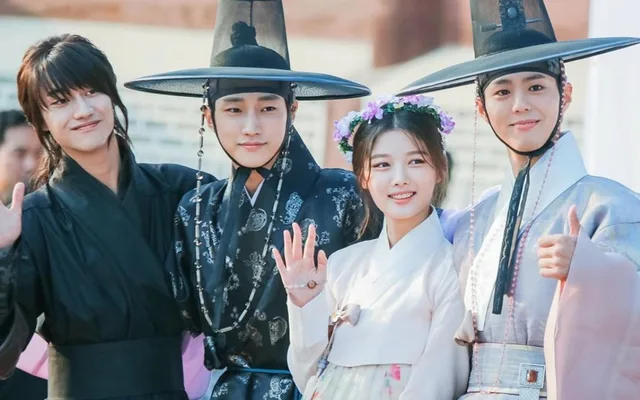 รวมตัวในรอบ 10 ปี! Park Bo Gum, Kim Yoo Jung และทีมนักแสดง 'Love in the Moonlight' กลับมาเจอกันอีกครั้งในรายการพิเศษ