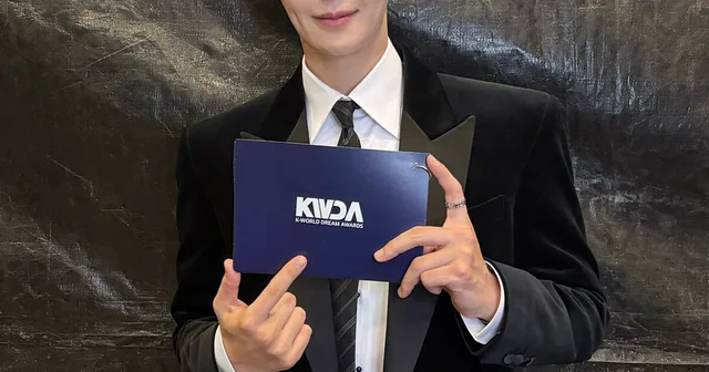 เอเจนซี่นักแสดงดังโดนทัวร์ลง หลังภาพงานประกาศรางวัลเป็นประเด็น