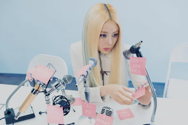 LE SSERAFIM เผชิญหน้ากองทัพนักข่าวในทีเซอร์ 'Made My Night' สุดลึกลับ