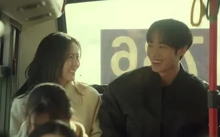 ‘Love Doctor’ ปล่อยทีเซอร์โรแมนติกแรกของ Choo Young Woo และ Kim So Hyun ผลงานสุดท้ายของผู้กำกับ Ahn Pan Seok