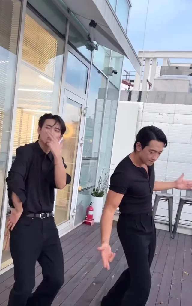 Intak วง P1Harmony โชว์สเต็ป “Hip Song” กับ Rain หลังจากที่คัฟเวอร์ไปถึงหูเจ้าของเพลงตัวจริง!