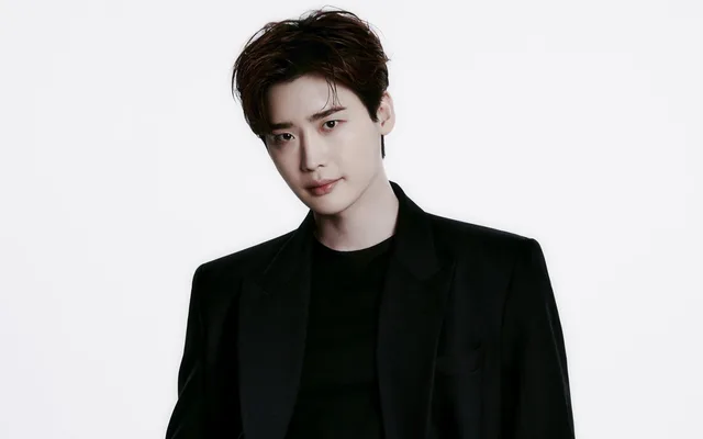 Lee Jong Suk ถอนตัวจากซีรีส์ 'Iseop's Romance' เหตุตารางงานไม่ลงตัว