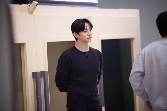 Lee Junho ทุ่มเทสุดๆ กับงานบ้าน 10 วันเต็มใน 'Kian's Bizarre B&B' ซีซัน 2 ทาง Netflix