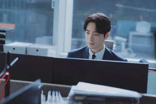 ทีมขายของ Lee Joon Hyuk เจอศึกหนักในซีรีส์ 'The Ordinary Jackpot' ทาง TVING