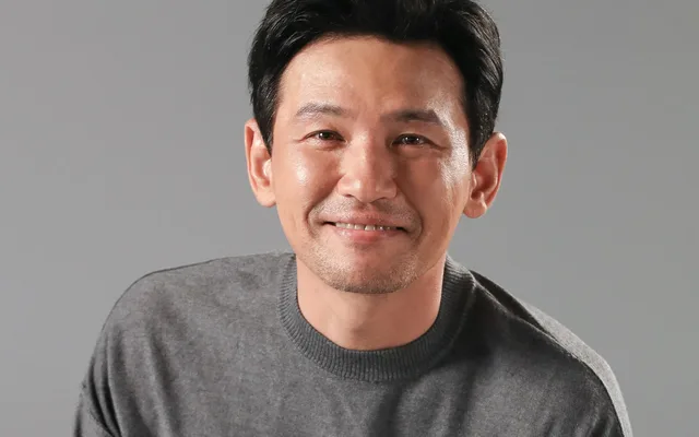 ศาลสั่งปรับหญิงวัย 40 หลังคุกคาม Hwang Jung Min ด้วยข้อความข่มขู่ซ้ำๆ