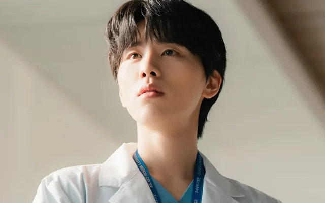 Kim Woo Seok เตรียมโชว์เคมีเมนเทอร์-เมนทีสุดพิเศษกับ Kim Ji Won ใน 'Doctor X'