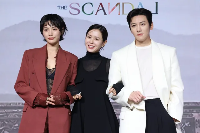 Son Ye Jin, Ji Chang Wook, และ Nana แท็กทีมพบสื่อโปรโมทซีรีส์ใหม่ 'The Scandal' ของ Netflix