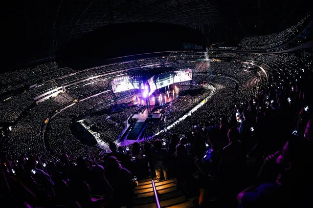 BTS สร้างประวัติศาสตร์! ทุบสถิติรายได้คอนเสิร์ตใน 4 สนามกีฬาใหญ่ของสหรัฐฯ