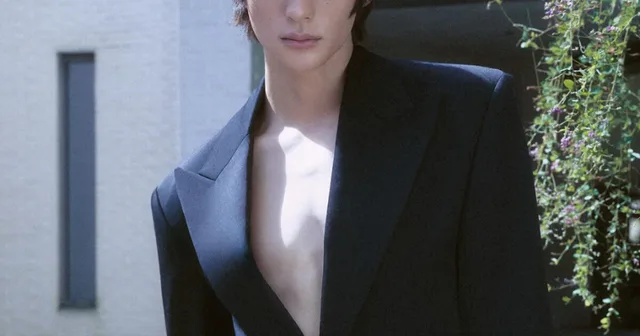 Anton วง RIIZE ขึ้นแท่นพรีเซนเตอร์ Saint Laurent พร้อมเผยลุคสุดปังบนปก Esquire Korea
