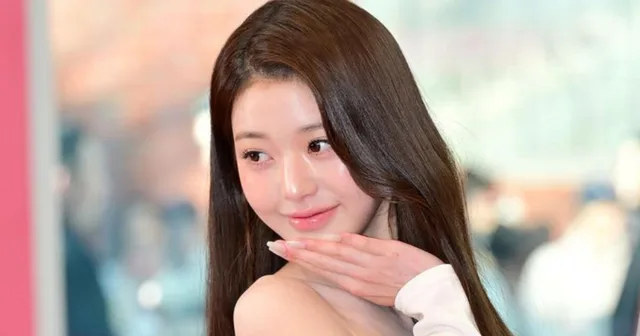Jang Wonyoung แห่ง IVE กลายเป็นไวรัล หลังทีมงานโพสต์ชื่นชม