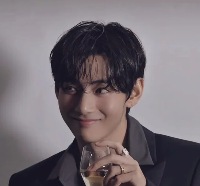 V สมาชิก BTS สร้างความประทับใจให้แฟนผู้บกพร่องทางการได้ยินด้วยภาษามือในคอนเสิร์ต
