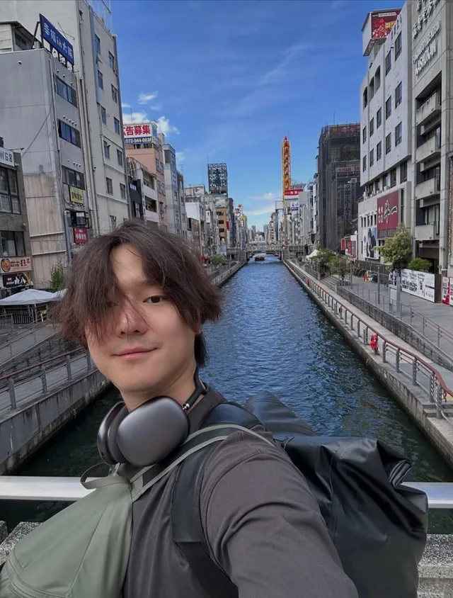 Go Kyung Pyo สร้างความฮือฮาด้วยลุคที่ดูคมชัดขึ้นในเซลฟี่ใหม่ หลังชาวเน็ตพูดถึงรูปร่างหน้าตาของเขา