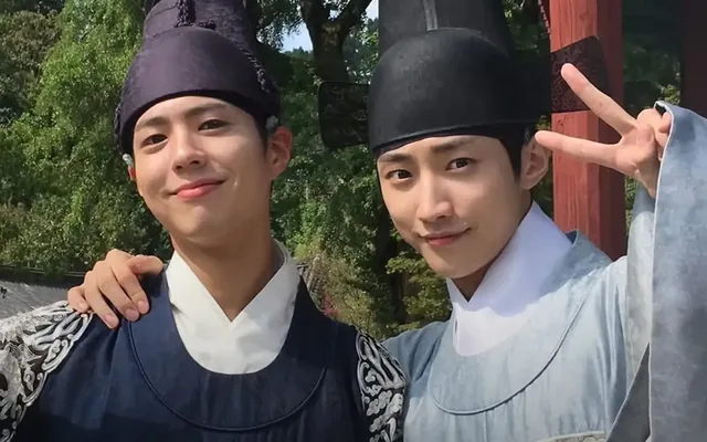 Park Bo Gum และ Jinyoung เตรียมปล่อยเพลงประกอบซีรีส์ 'Love in the Moonlight' เวอร์ชันรีเมค