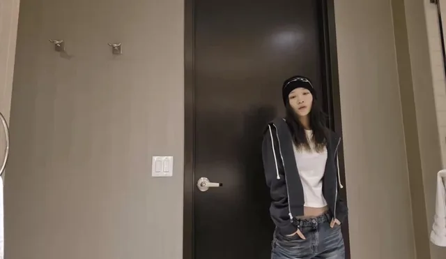 Kim Chaewon วง LE SSERAFIM โชว์พลังเสียงสุดปังในห้องน้ำโรงแรม! แฟนๆ กรี๊ดสลบกับคัฟเวอร์เพลง Ariana Grande