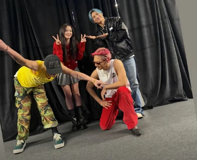 Jisoo BLACKPINK โผล่ให้กำลังใจ BIGBANG ถึงหลังเวทีคอนเสิร์ตที่ลอนดอน!