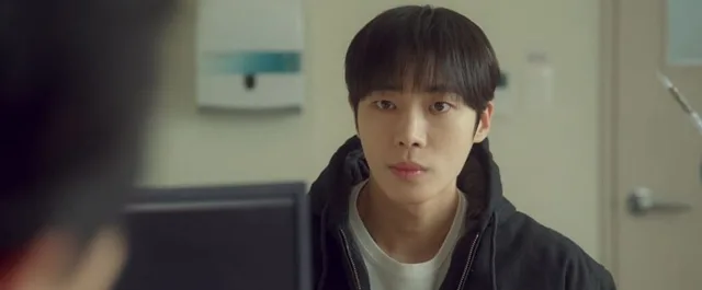 Choo Young Woo สวมบทบาทนักศึกษาปริญญาเอกหุ่นยนต์สุดหล่อใน 'Between Steps' ดึงดูดความสนใจผู้ชม