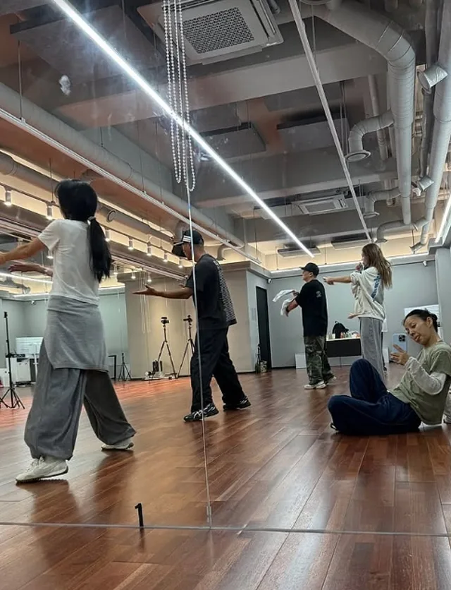 Lee Hyori ปล่อยภาพซ้อมรวม Fin.K.L ครั้งแรกในรอบ 21 ปี