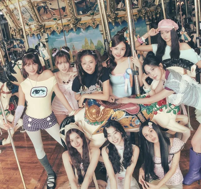 TWICE จัดปาร์ตี้ฉลองครบรอบ 11 ปี แต่แฟนๆบ่นอุบ