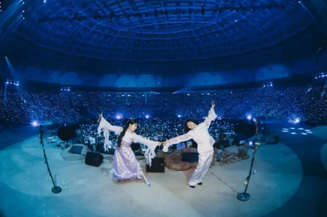 AKMU ปิดฉากคอนเสิร์ตที่โซลอย่างสวยงาม จัดเต็มเพลงฮิตพร้อมหยอดมุกเรียกเสียงฮา!
