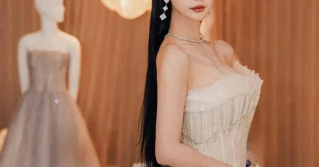 CLARA อวดหุ่นปังในชุดเดรสสุดหรู แฟนๆ ตะลึงในความสง่างาม!