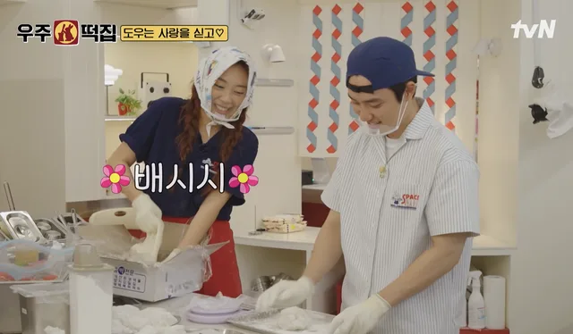 ถึงเวลาโบกมือลา 'Cosmic Rice Cake Shop' รายการของ PD นา ยัง ซอก ปิดฉากแล้ว สวนทางกับความปังของ D.O. EXO