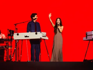 Nayeon วง TWICE ขึ้นเวทีเซอร์ไพรส์ในคอนเสิร์ต Charlie Puth แฟนๆ บางส่วนไม่ปลื้ม