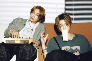 Onew และ Zico คว้าชัยชนะครั้งแรกด้วยเพลง “Tic Tac Toe” บนเวที “Music Core”
