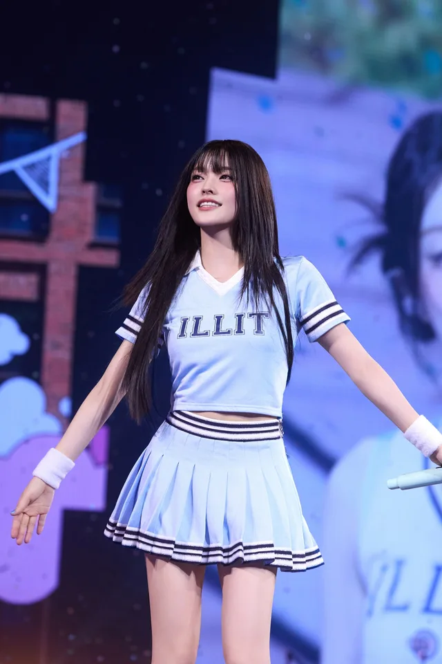 Iroha สมาชิกวง ILLIT ข้อเท้าพลิก อาจเหลือสมาชิกแค่ 3 คนคัมแบ็ก