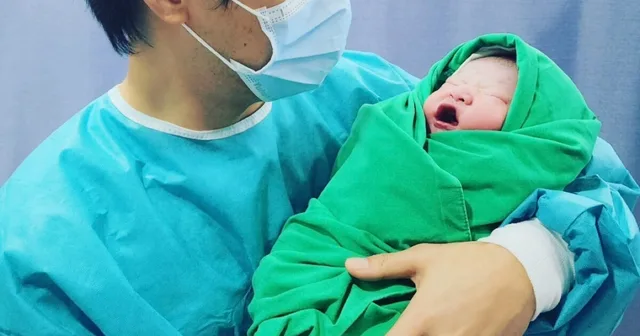 นักแสดงหนุ่ม Yoon Ju Man สุดแฮปปี้ ต้อนรับลูกชายคนที่สองเข้าสู่ครอบครัว!