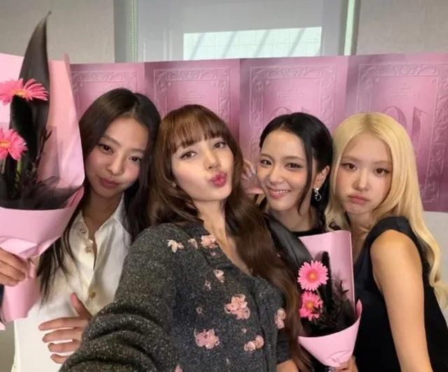 Lisa BLACKPINK กับ Blue Pongtiwat ตอกย้ำข่าวลือเดท หลังมีคนเห็นเดินด้วยกันที่กรุงเทพฯ
