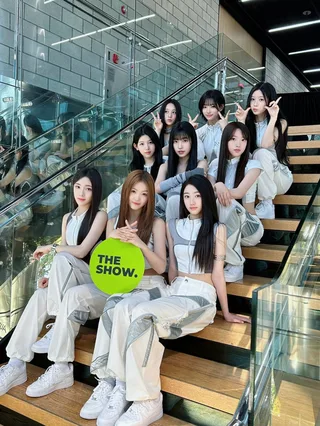 A2O LITE คว้าถ้วยแรกจากรายการเพลง 'The Show' ด้วยเพลง 'NEON' หลังเดบิวต์แค่สัปดาห์เดียว!