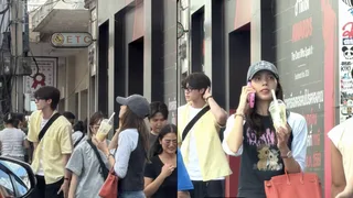 ลืออีกแล้ว! Lisa BLACKPINK กับนักแสดงไทย Blue Pongtiwat ถูกจับตาว่าเดตกัน หลังมีคนเห็นที่กรุงเทพฯ