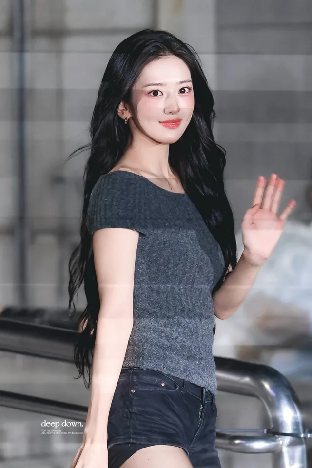 Yujin วง IVE สวยสะกดตาจนเป็นไวรัลในงานแฟนไซน์
