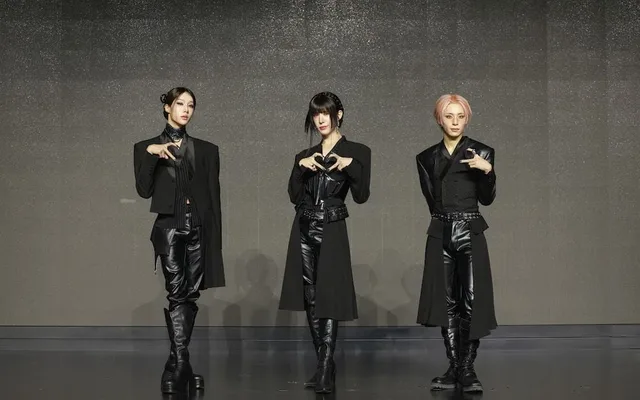 XLOV คัมแบ็กสุดปัง! ดับเบิลไตเติลแทร็ก 'HUSH' และ 'Tooth Gem Chiwawa' ในมินิอัลบั้มใหม่ 'i=!'