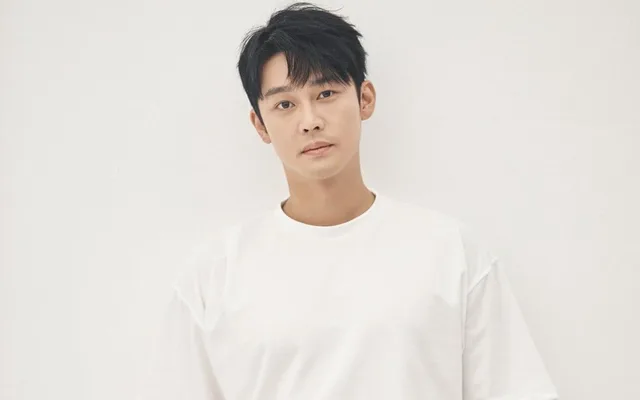 Sung Hyuk ร่วมแสดงในซีรีส์ย้อนยุคฟอร์มยักษ์ 'Munmu' ทาง KBS2 รับบทนักฉวยโอกาส