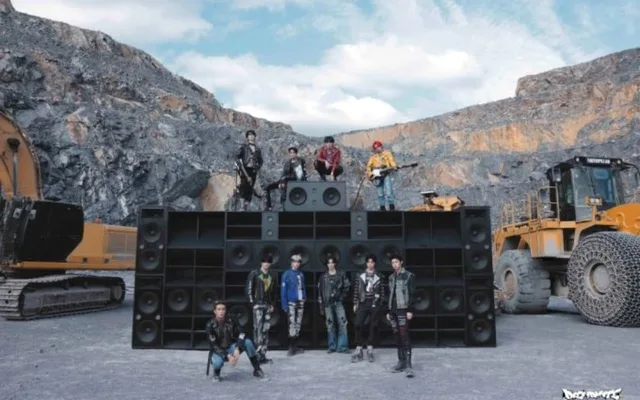 xikers ปล่อยคอนเซ็ปต์โปสเตอร์ 'DIENAMITE' ชวนแฟนๆ ร่วมภารกิจขุดค้นหาต้นกำเนิดดนตรี!